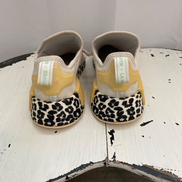 Adidas Originals Women's NMD_R1 Sneaker Ecru Black Leopard Print - Picture 3 of 8